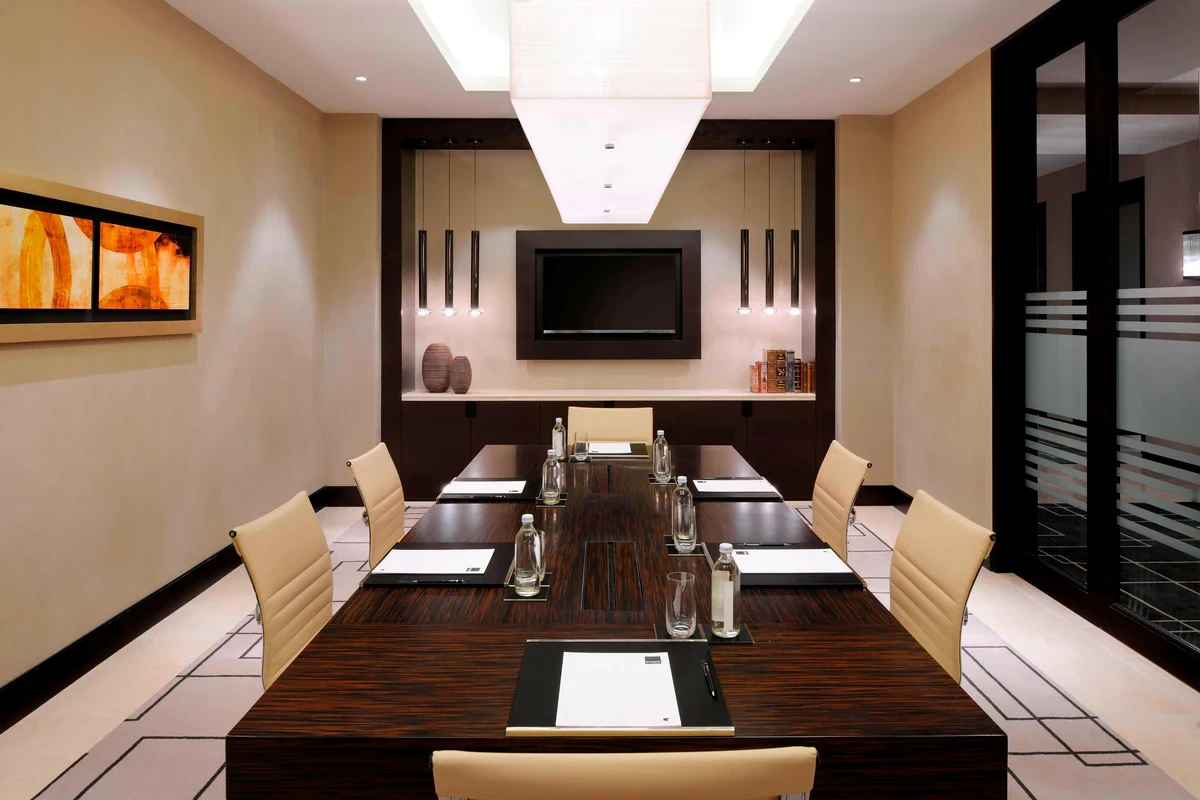 dxbjw_boardroom_0078_hor_clsc