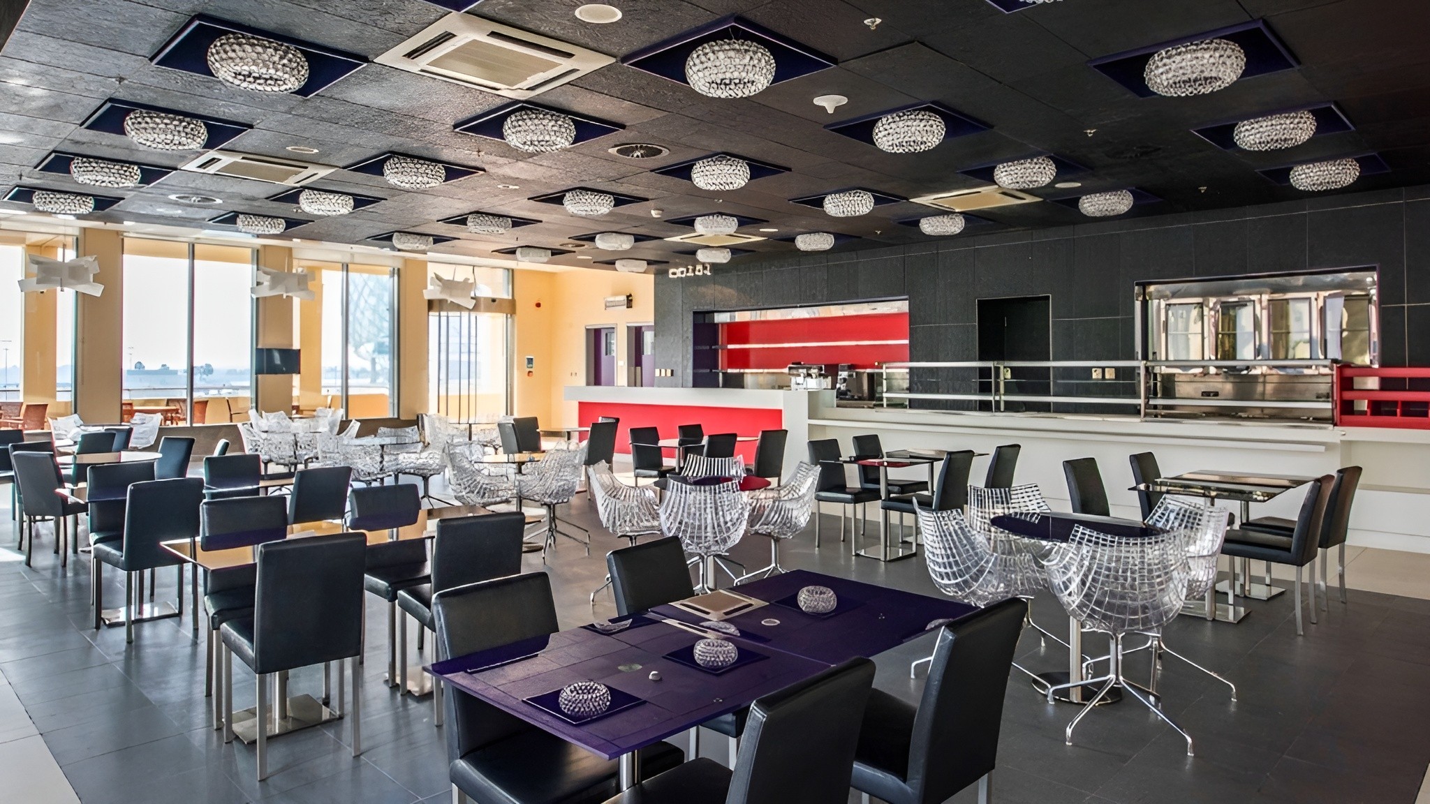 Luna Lounge Indoors
